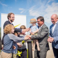 Bart Tommelein opende het nieuwe windpark van Storm in Lokeren met jonge coöperanten